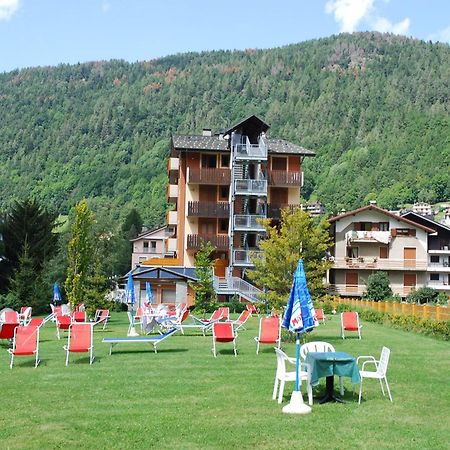 Hotel Derby Aprica Exteriör bild