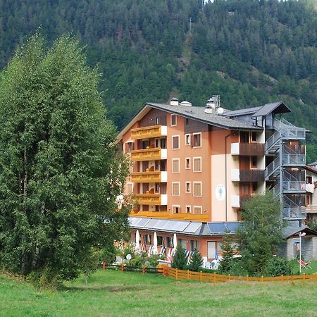 Hotel Derby Aprica Exteriör bild