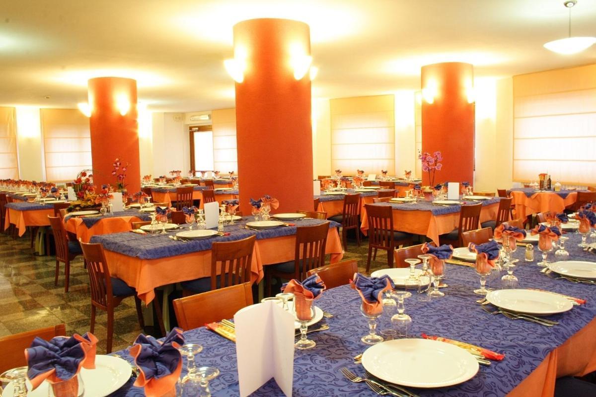 Hotel Derby Aprica Exteriör bild