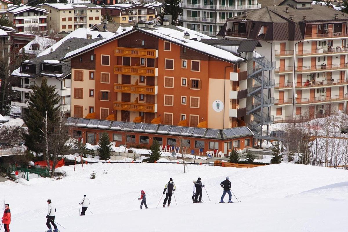 Hotel Derby Aprica Exteriör bild