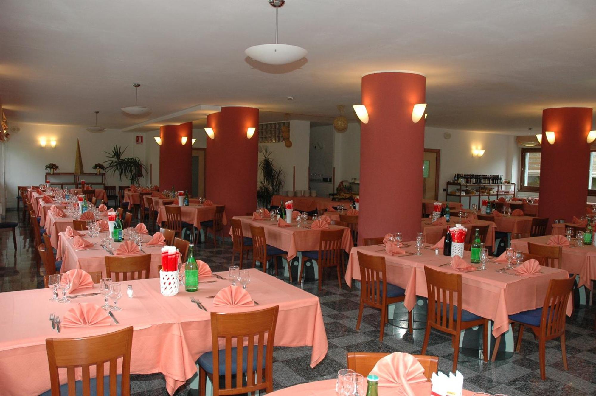 Hotel Derby Aprica Exteriör bild