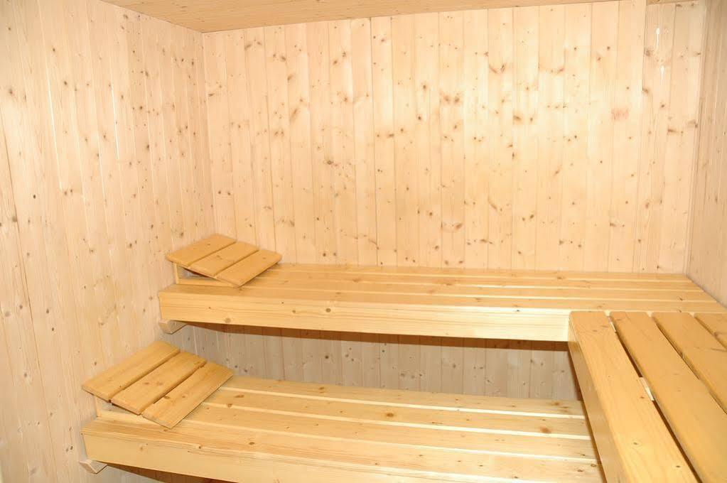 Hotel Derby Aprica Exteriör bild